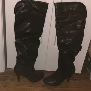 Black boots!